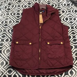 Francesca’s maroon vest (M)